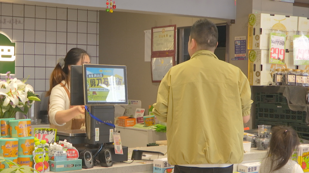 Copy_首批荔枝抢鲜上市 价格有望下月回落_2026-04-15_16-15-04.jpg