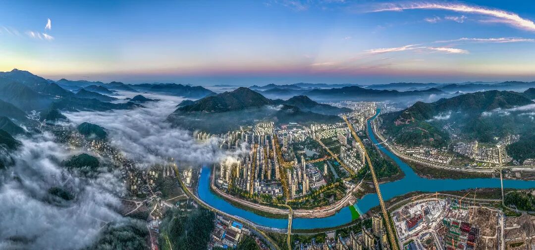 《千里江山图》——一条珠游溪穿城而过。林伟君摄.jpg
